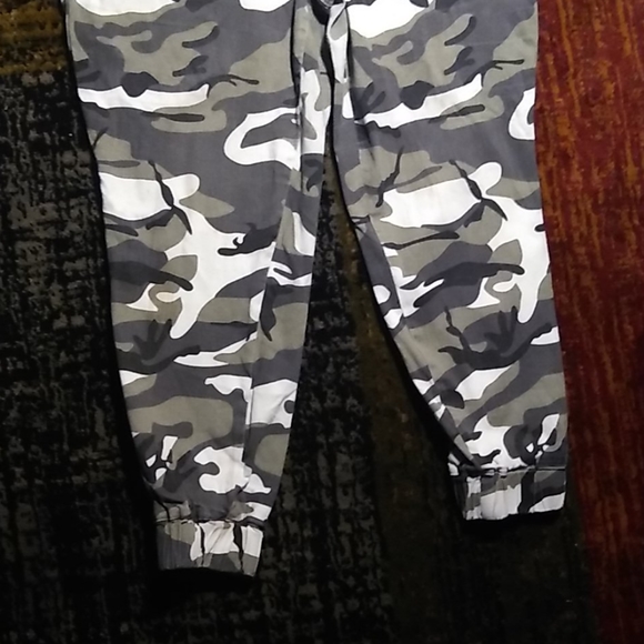 Camo pants - Picture 2 of 10